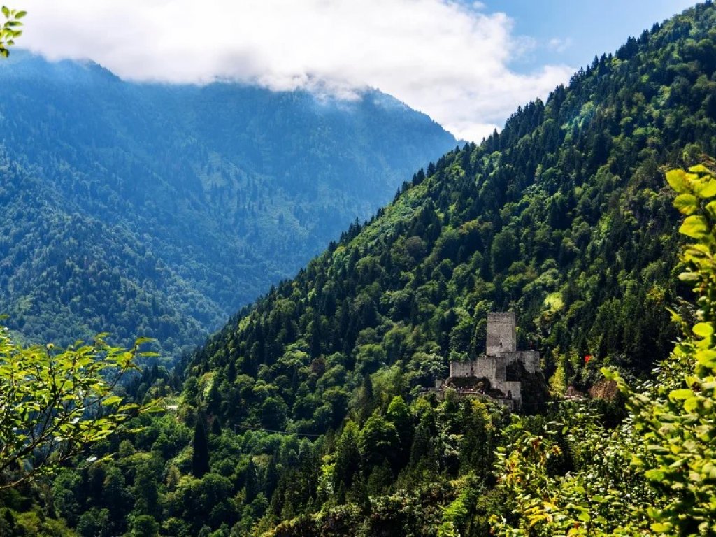 İzmir, Uşak, Afyon Çıkışlı Karadeniz Yaylalar ve Batum Turu (5 Gece)