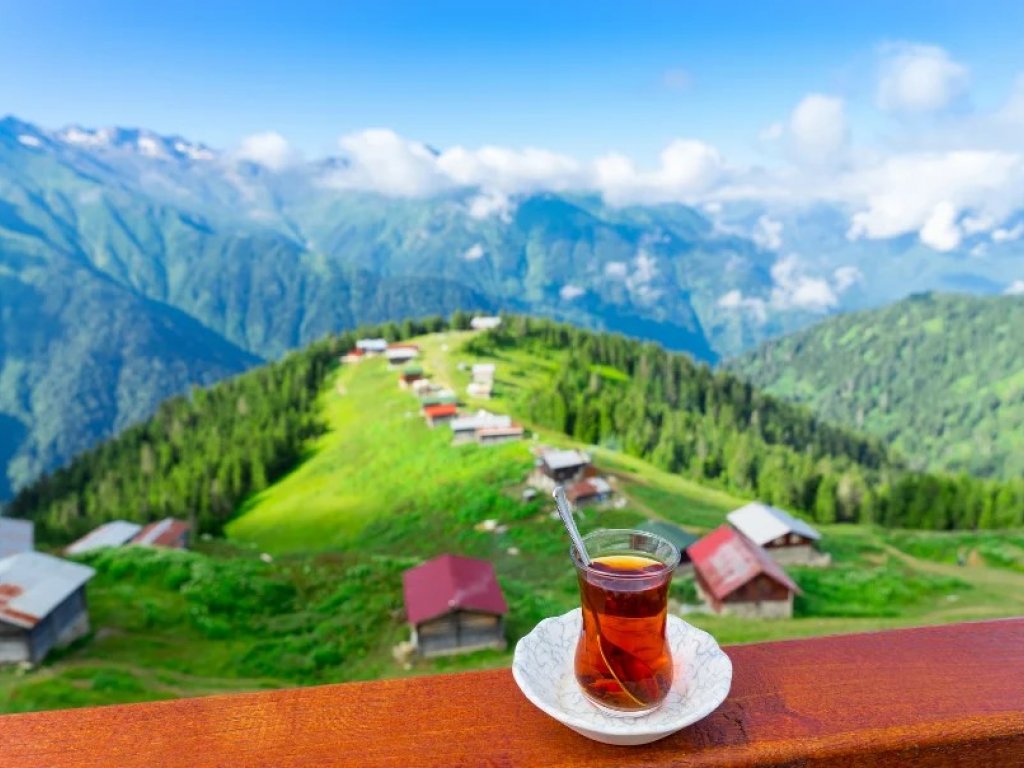İzmir, Uşak, Afyon Çıkışlı Karadeniz Yaylalar ve Batum Turu (5 Gece)
