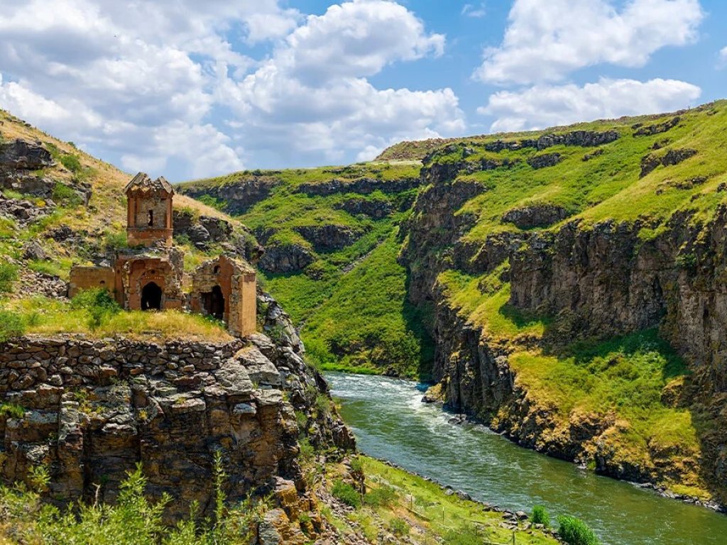 İzmir Çıkışlı Turistik Doğu Ekspresi ile Kars Turu (3 Gece - 4 Gün)