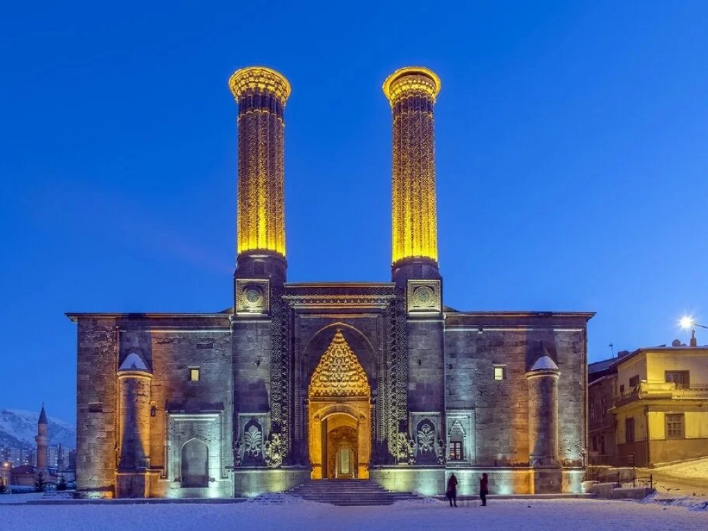 İzmir Çıkışlı Turistik Doğu Ekspresi ile Kars Turu (3 Gece - 4 Gün)