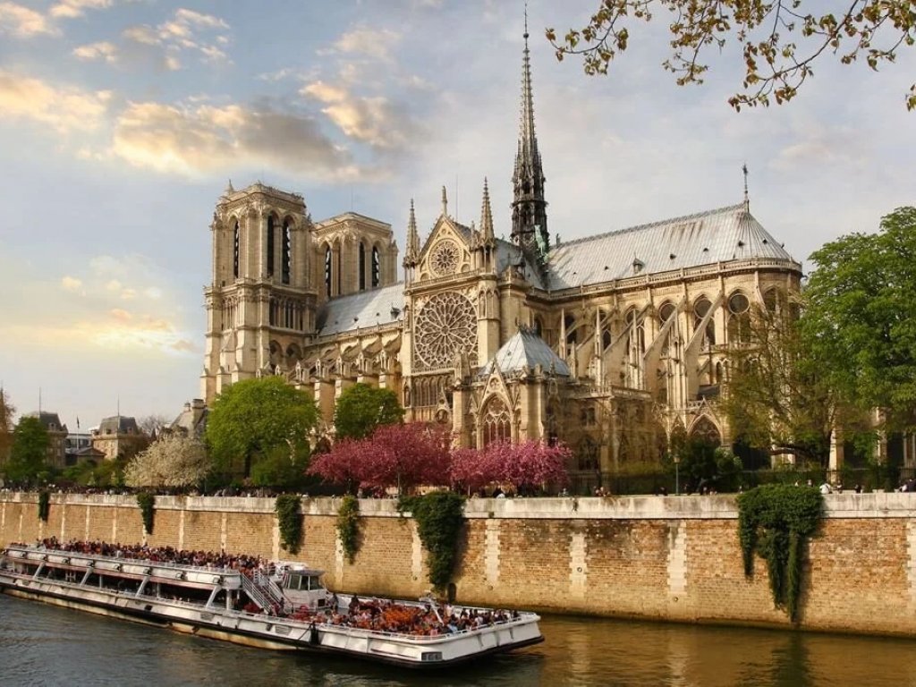 İzmir Çıkışlı Paris & Disneyland Turu (4 Gece)