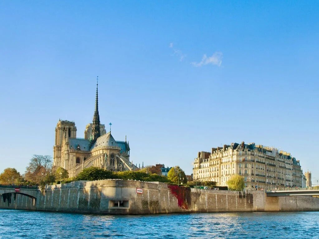 İzmir Çıkışlı Paris & Disneyland Turu (4 Gece)