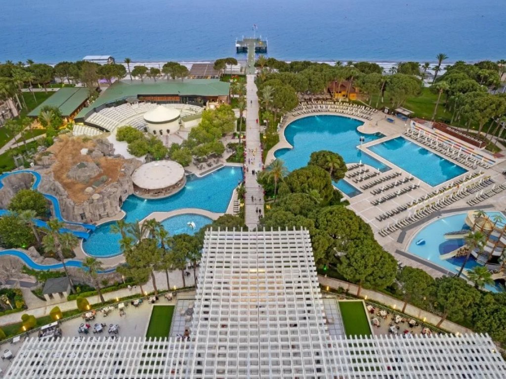Dobedan World Palace